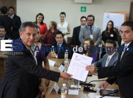 Enrique Agüera se registra ante el IEE - ES imagen agencia de fotografía