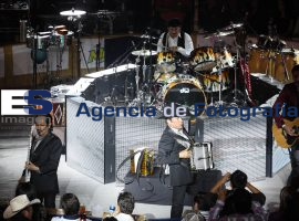 Los Tigres del Norte en el palenque de la Feria de Puebla - ES imagen agencia de fotografía