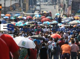 Propaganda partidista en el desfile conmemorativo 5 de Mayo - ES imagen agencia de fotografía