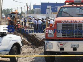 Controlan fuga de gas en tubería provocada por trascabo - ES imagen agencia de fotografía