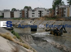 Limpieza de ríos y barrancas temporadad de lluvias - ES imagen agencia de fotografía