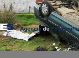 Muere al volcar su vehículo - ES imagen agencia de fotografía