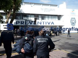 Se manifiestan policías estatales  - ES imagen agencia de fotografía