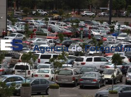 Estacionamiento plaza comercial Angelópolis - ES imagen agencia de fotografía