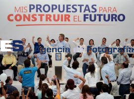 Agüera con empresarios  - ES imagen agencia de fotografía