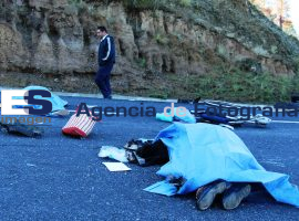 Tres personas muertas tras volcadura autopista Amozoc-Perote - ES imagen agencia de fotografía