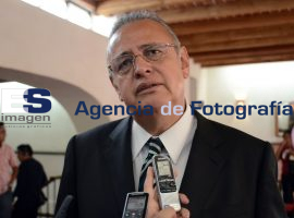 Ceballos en rueda de prensa  - ES imagen agencia de fotografía