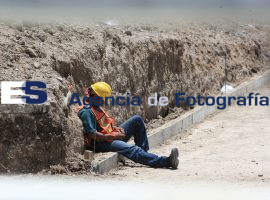 Constucción parque lineal y Rueda de observación trabajadores - ES imagen agencia de fotografía