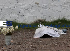 Muere motociclista al ser atropellado y caer de puente  - ES imagen agencia de fotografía