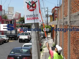 Retiro de basura electoral  - ES imagen agencia de fotografía
