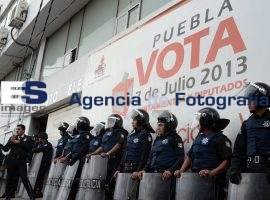 Policía custodia IEE  - ES imagen agencia de fotografía