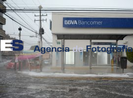 Inundación en la 31 Poniente - ES imagen agencia de fotografía