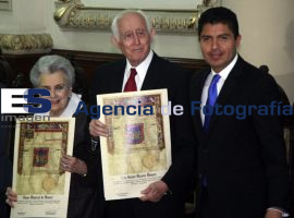 Luis H Alvares recibe cédula real  - ES imagen agencia de fotografía