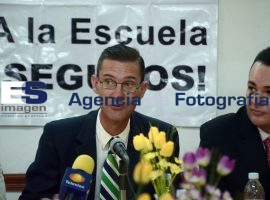 A la escuela seguros  - ES imagen agencia de fotografía