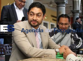 Salomón en rueda de prensa  - ES imagen agencia de fotografía