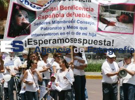 Semanifiestan familiares de Mariann contra la Beneficencia Española - ES imagen agencia de fotografía