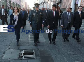 Dan Inicio a los festejos de independencia, colocando los bandos de festejos - ES imagen agencia de fotografía