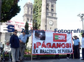Braceros se manifiestan en el zócalo  - ES imagen agencia de fotografía