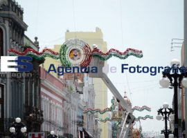 Colocan adornos en Reforma  - ES imagen agencia de fotografía