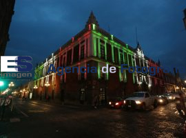 El HTSJP adornó su fachada con motivo de las fiestas de independencia - ES imagen agencia de fotografía