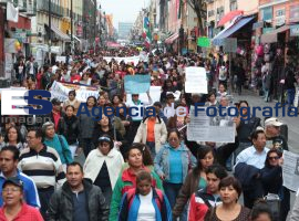 Se manifiestan Maestros en Puebla contra Reforma Edicativa - ES imagen agencia de fotografía