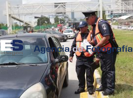Monta Policía Vial del estado operativo en la vía Atlixcayotl - ES imagen agencia de fotografía