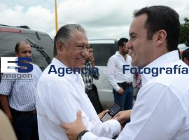 PRI poblano defiendo la propuesta privatizadora de Peña  - ES imagen agencia de fotografía