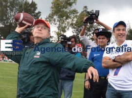 Se enfrentan Aztecas y Borregos en el Templo del Dolor. - ES imagen agencia de fotografía