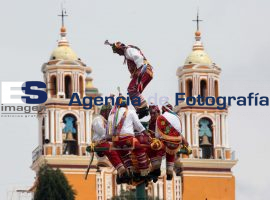 Voladores en la Feria de San Pedro Cholula 2013 - ES imagen agencia de fotografía