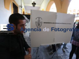 Votan en la BUAP por un nuevo rector - ES imagen agencia de fotografía