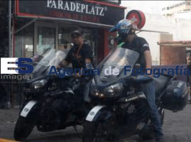 Motopatrullas del ayuntamiento utilizadas para pasear civiles. - ES imagen agencia de fotografía