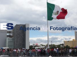 Regalan boletos para el concierto de Emmanuel y Mijares en el CIS - ES imagen agencia de fotografía