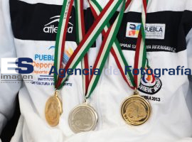 Entregan Estímulos a deportistas medallistas - ES imagen agencia de fotografía