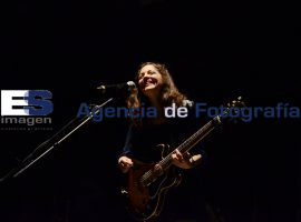 Natalia Lafourcade en festivdades de fiestas patrias  - ES imagen agencia de fotografía