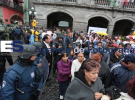Resguardan granaderos zócalo luego del desfile - ES imagen agencia de fotografía