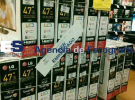 SFA incauta productos a  wall mart - ES imagen agencia de fotografía