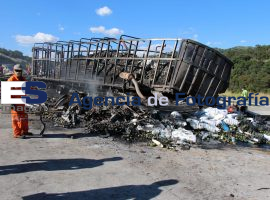 Dos muertos deja volcadura en el Arco Norte - ES imagen agencia de fotografía