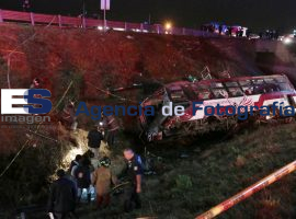Ruta Bicentenario vuelca en periférico - ES imagen agencia de fotografía