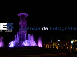 Iluminan las fuentes de la ciudad  - ES imagen agencia de fotografía
