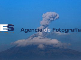 Fumarola del Popocatépetl al comenzar el día - ES imagen agencia de fotografía