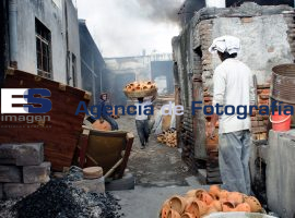 Alfareros del Barrio de la Luz, mayores productores de Incensarios  - ES imagen agencia de fotografía