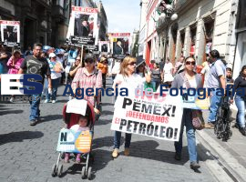 Cientos se manifiestan vs la conseción del servicio de agua - ES imagen agencia de fotografía