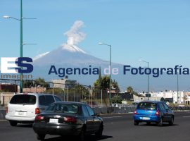 Emite, el Popocatépetl, fuarola de vapor de agua y ceniza 2013 - ES imagen agencia de fotografía