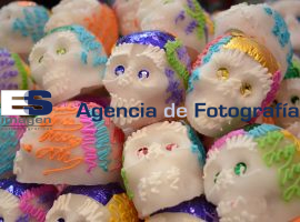 Calaveritas de azucar, oferta en aumento  - ES imagen agencia de fotografía