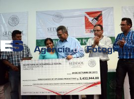 SEDESOL entrega financiamiento a proyectos  - ES imagen agencia de fotografía