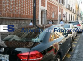 Notarios se estacionan en lugares prohibidos  - ES imagen agencia de fotografía