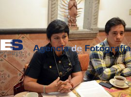 Vecinos se oponen a gosolinera  - ES imagen agencia de fotografía