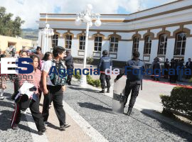 Resguardan policías presidencia de Guadalupe Víctoria - ES imagen agencia de fotografía