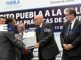 SEP entrega reconocimientos a maestros  - ES imagen agencia de fotografía