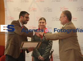 Entrega Ibero reconocimiento a Tequila Sauza - ES imagen agencia de fotografía